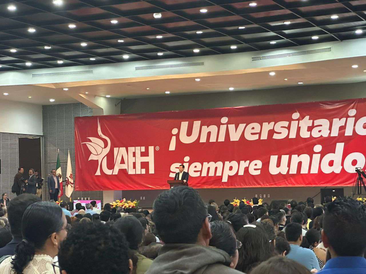 Reaparece Gerardo Sosa en mitin con candidatos del PT y universitarios