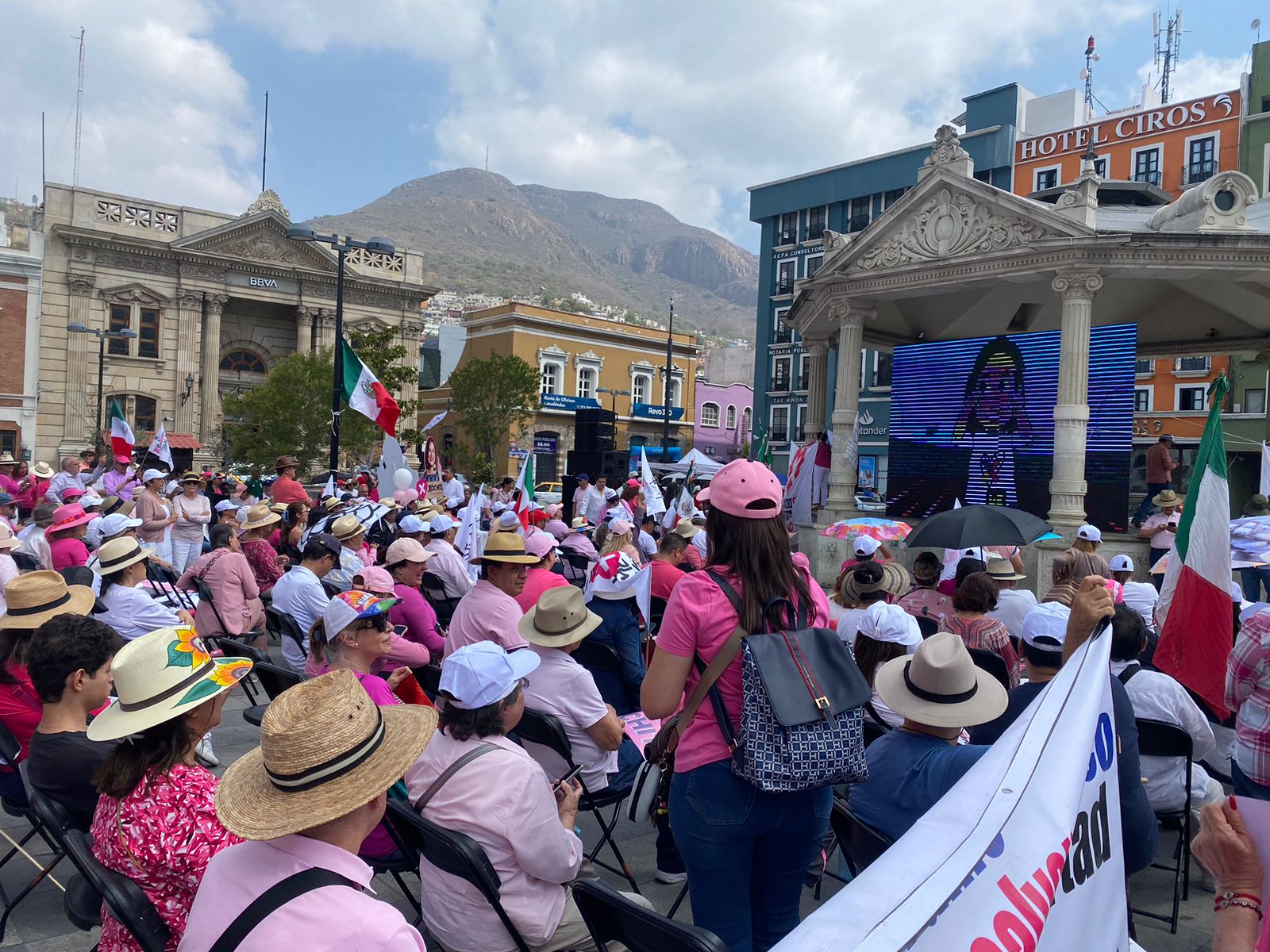 Pachuca se suma a concentración rosa en apoyo a Xóchitl Gálvez