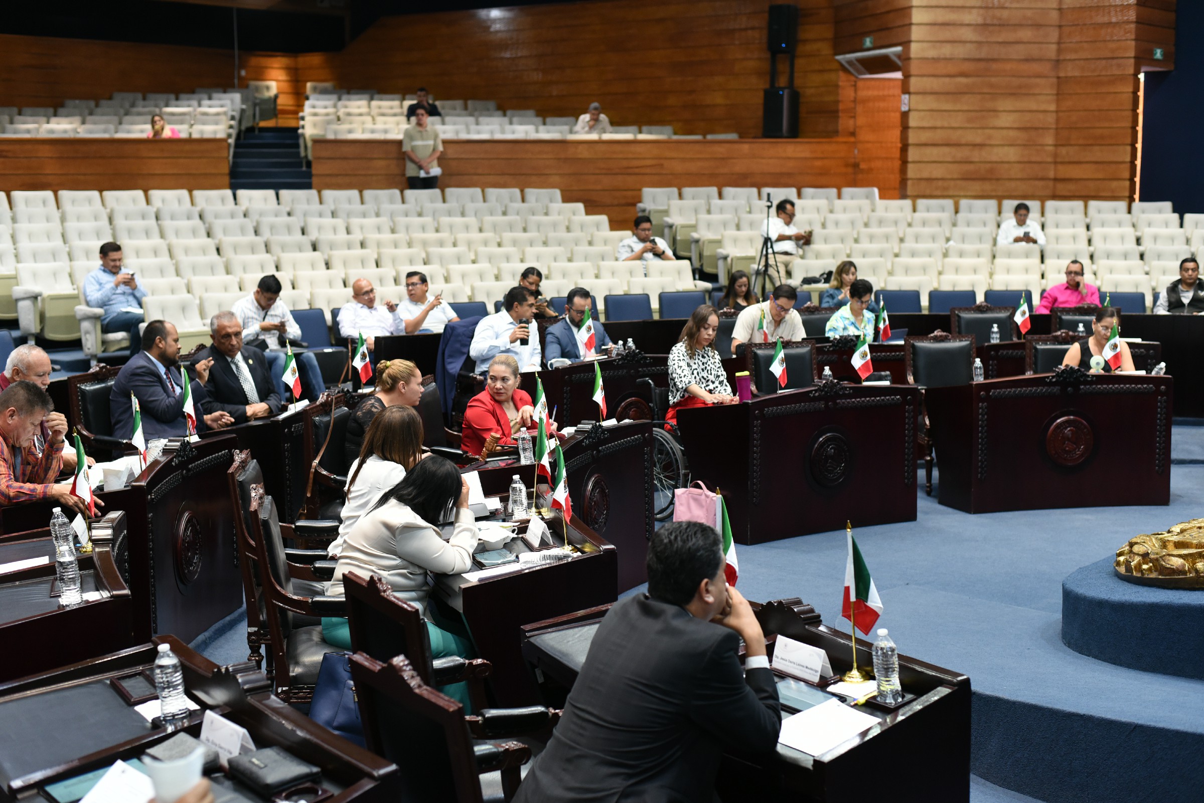 Proponen medidas más estrictas para evitar ausencias en el Congreso