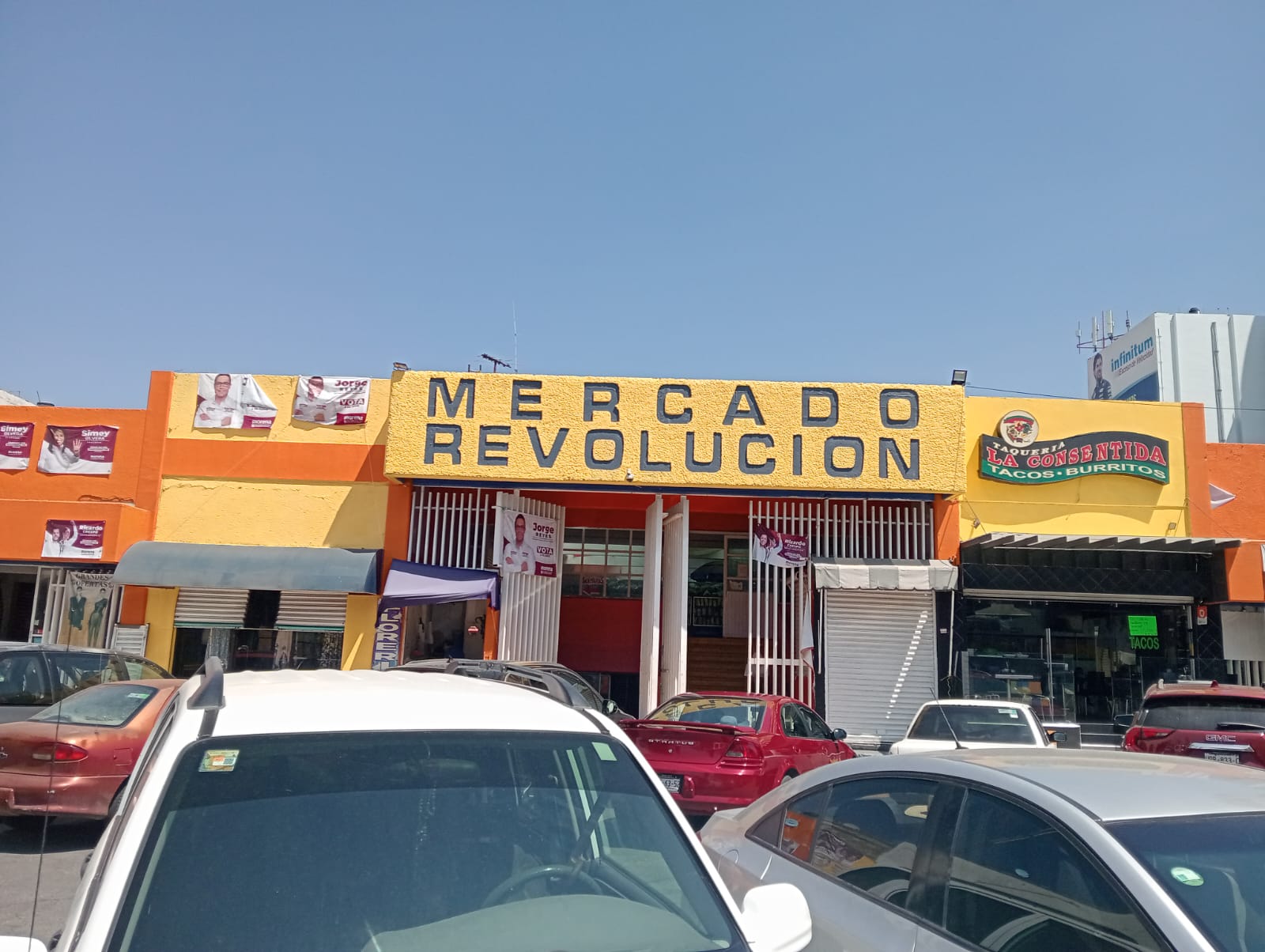 Pachuca: tapizan mercado Revolución de propaganda a favor de candidatos de Morena