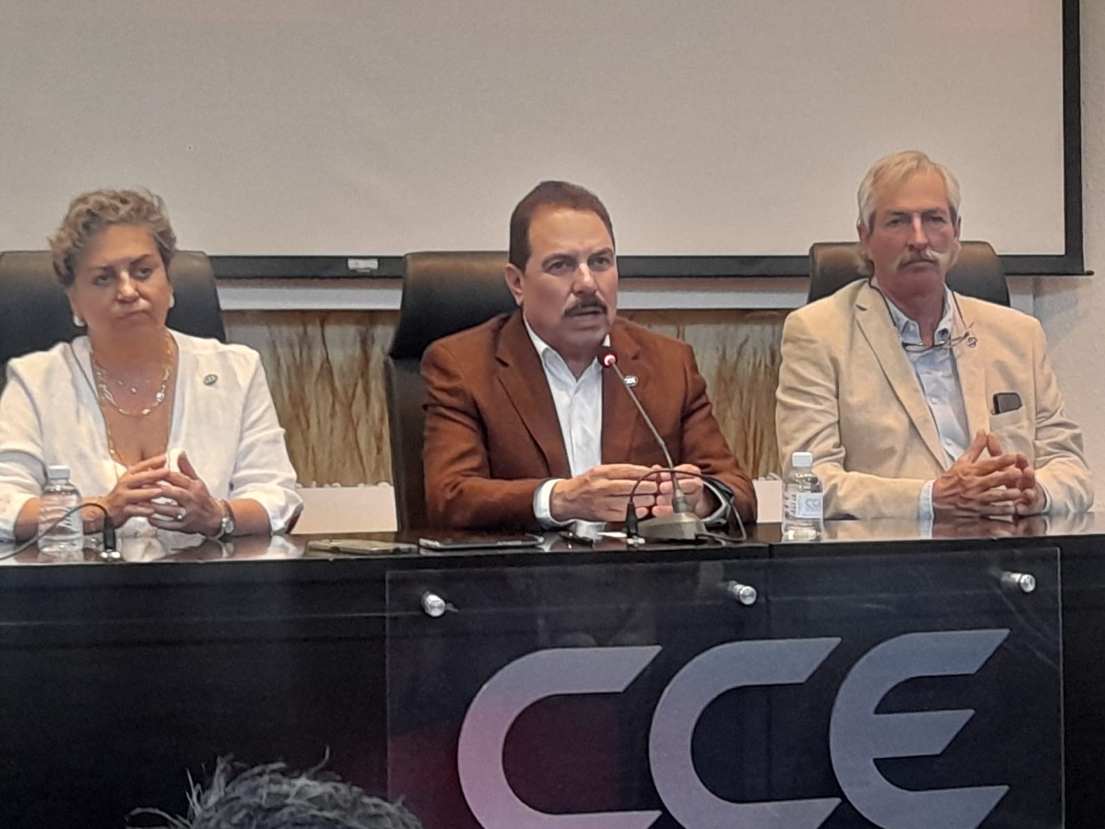 Para 2025, necesario fortalecer el consumo interno: CCEH