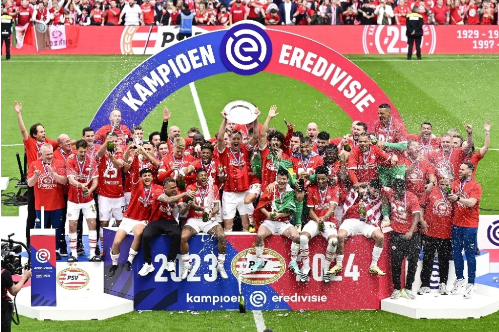 ‘Chucky’ Lozano y PSV se proclaman campeones de la Eredivisie