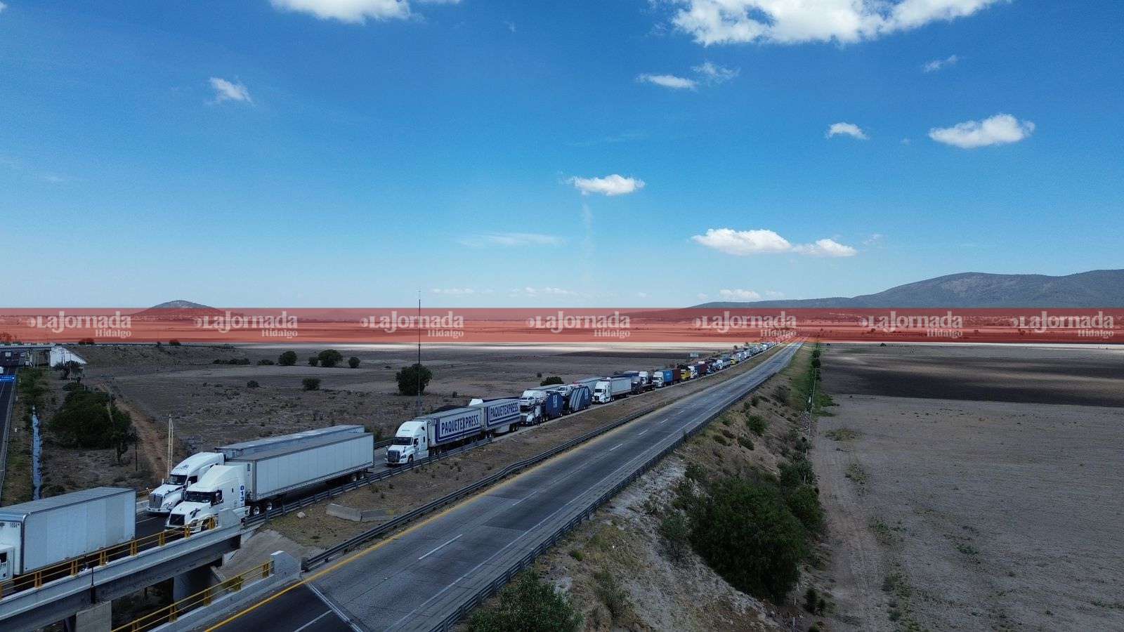 Autopista Arco Norte: cumple 48 horas bloqueo; vecinos llevan comida a conductores