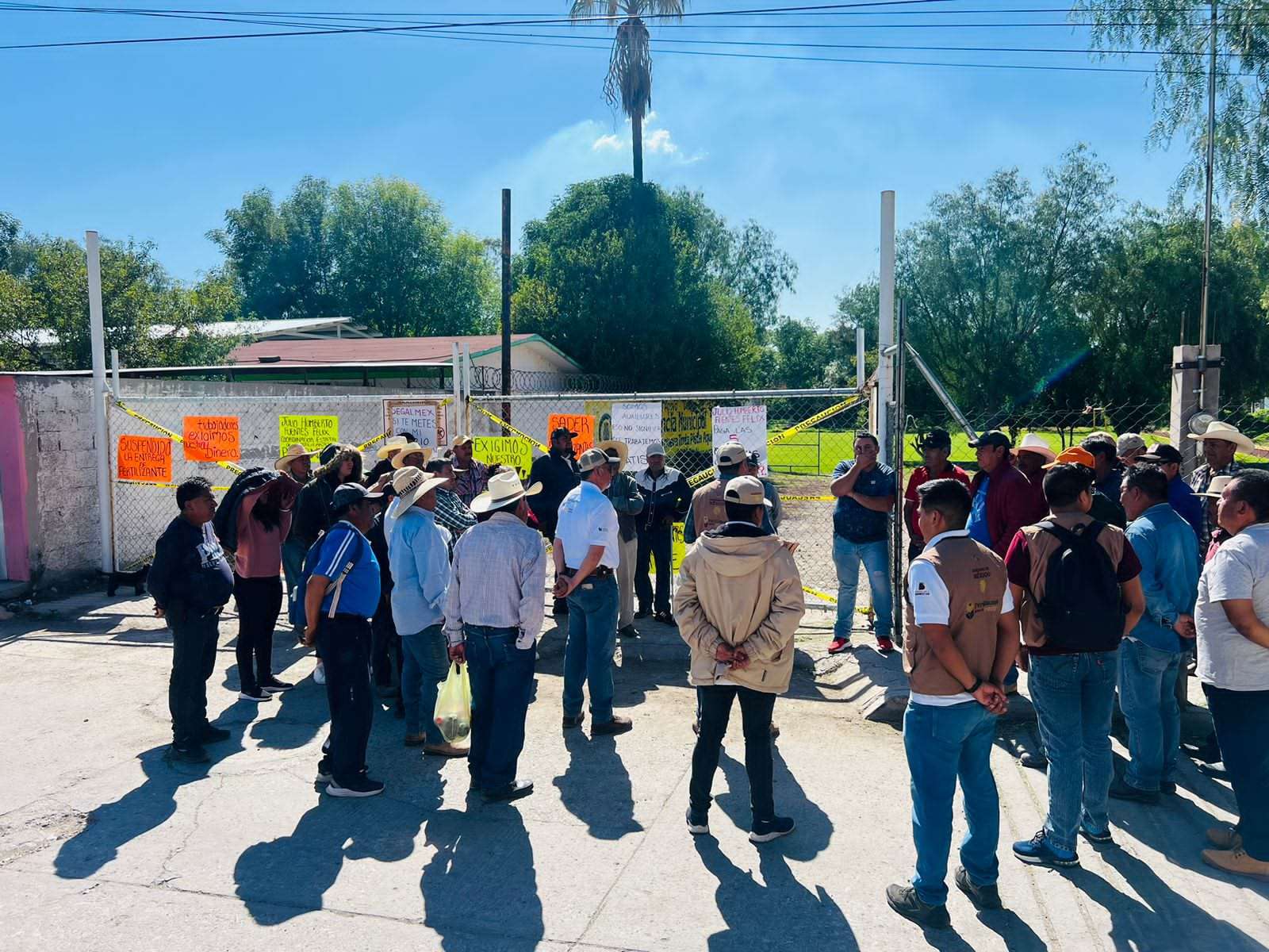 Protestan trabajadores de Segalmex en Tula, exigen pago de salario