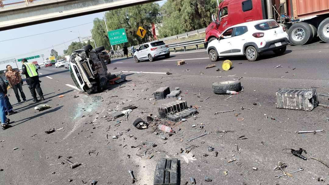 Volcadura sobre la México- Pachuca deja tres personas lesionadas