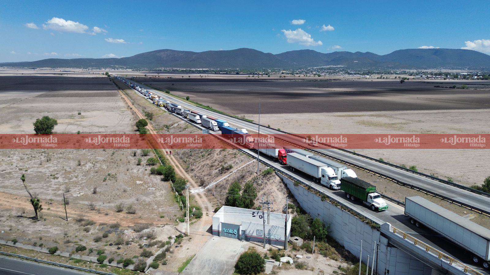 Bloqueo en autopista Arco Norte cumple 3 días: transportistas siguen varados