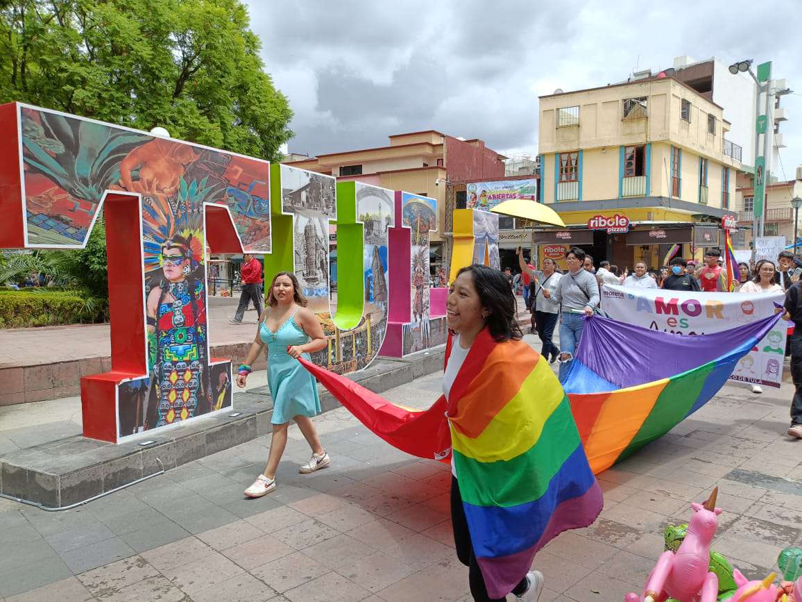 Marcha por el orgullo LGBTTTIQ+ en Tula para visibilizar sus derechos y exigir respeto