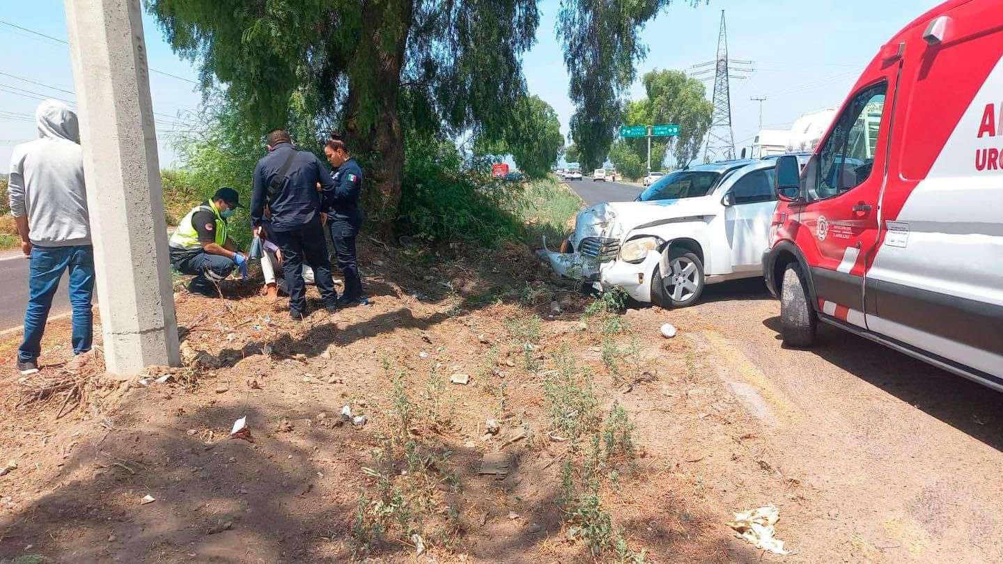 Chofer se impacta contra árbol en carretera Tlahuelilpan-Tula