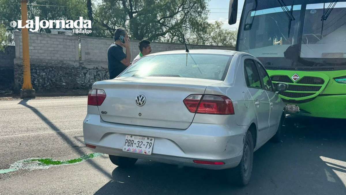 Choca de frente autobús y vehículo sobre la libre México-Pachuca