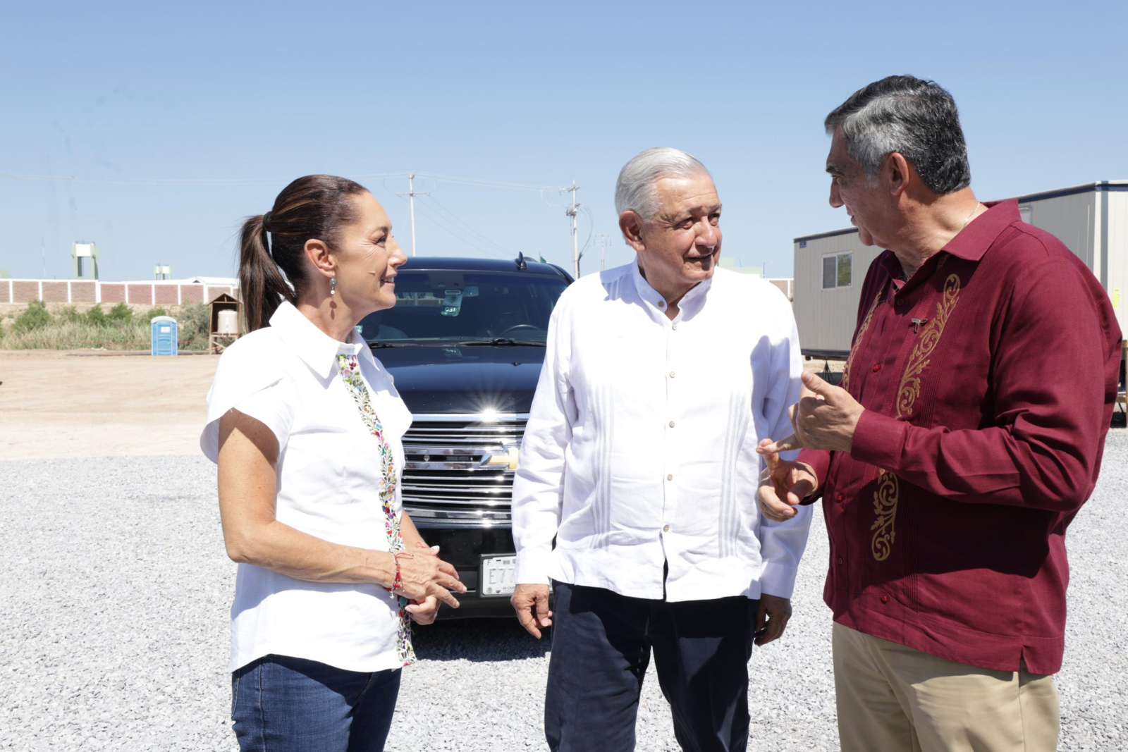 Continúa gira de AMLO y Sheinbaum; supervisan agencia aduanal en Tamaulipas