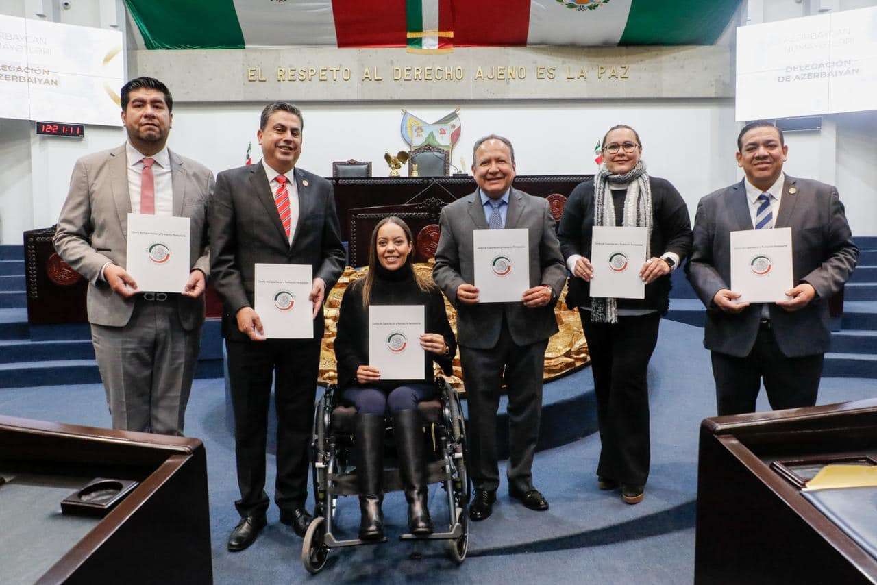 Servidores públicos del Congreso del estado recibirán reconocimientos por terminar maestrías