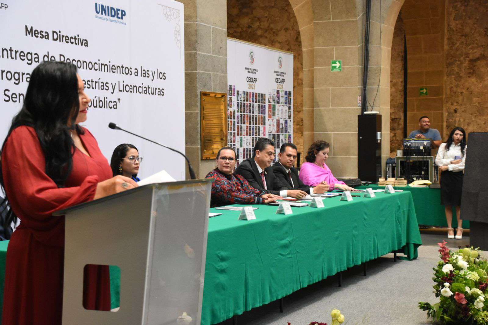 Entrega de reconocimientos de maestrías a servidores públicos del Congreso de Hidalgo