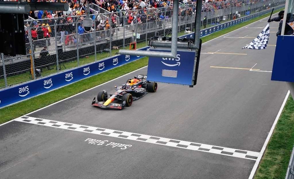 Verstappen gana un competido GP de Canadá; ‘Checo’ abandona la carrera