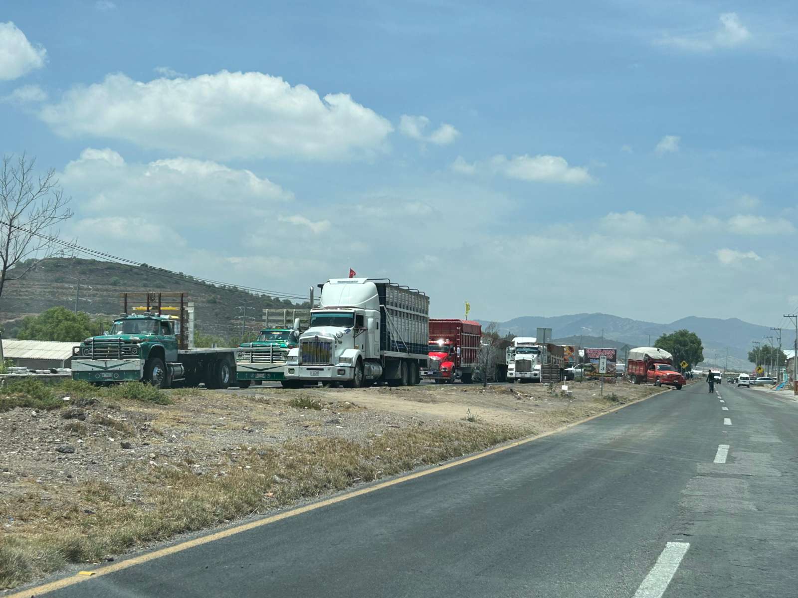 Bloqueos en la carretera Pachuca-Actopan, busca rutas alternas