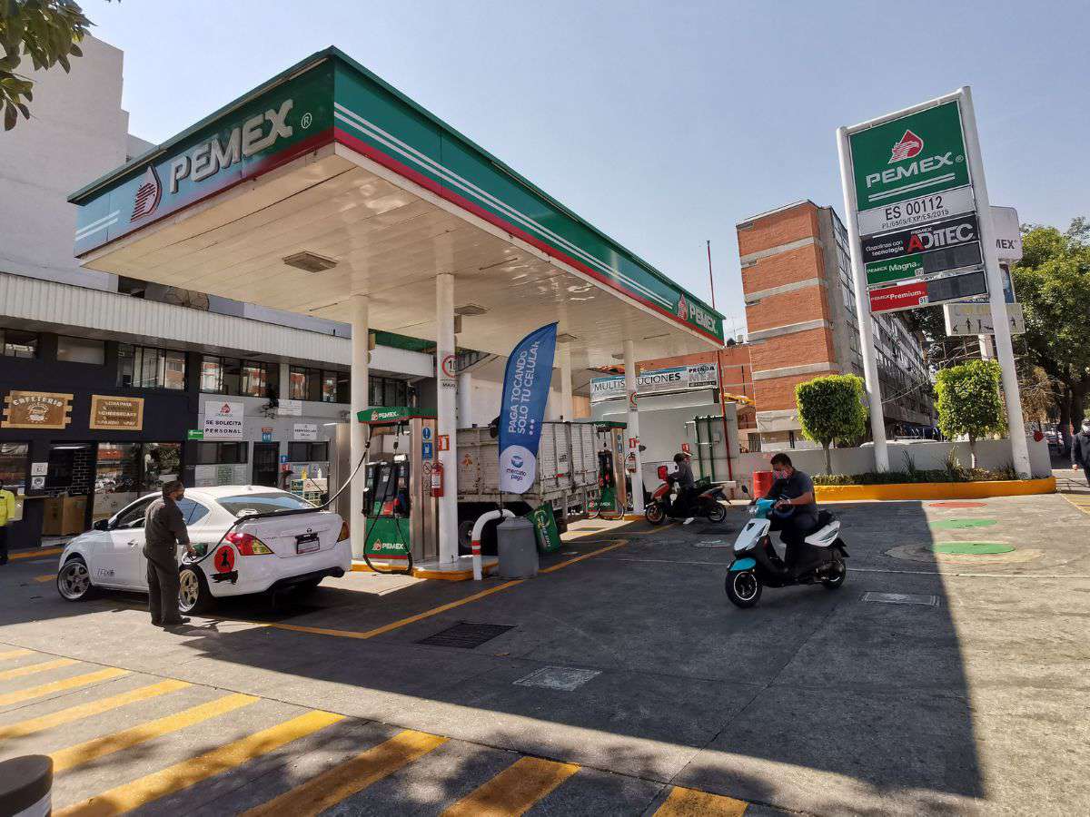 Exhiben en La Mañanera a gasolinera de Hidalgo por no dejarse verificar