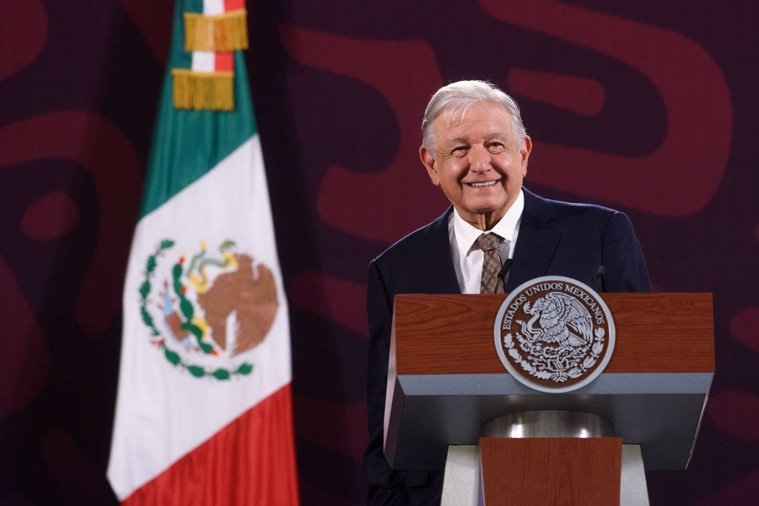 Nuestra estrategia económica ha funcionado, dice AMLO ante crisis en EU