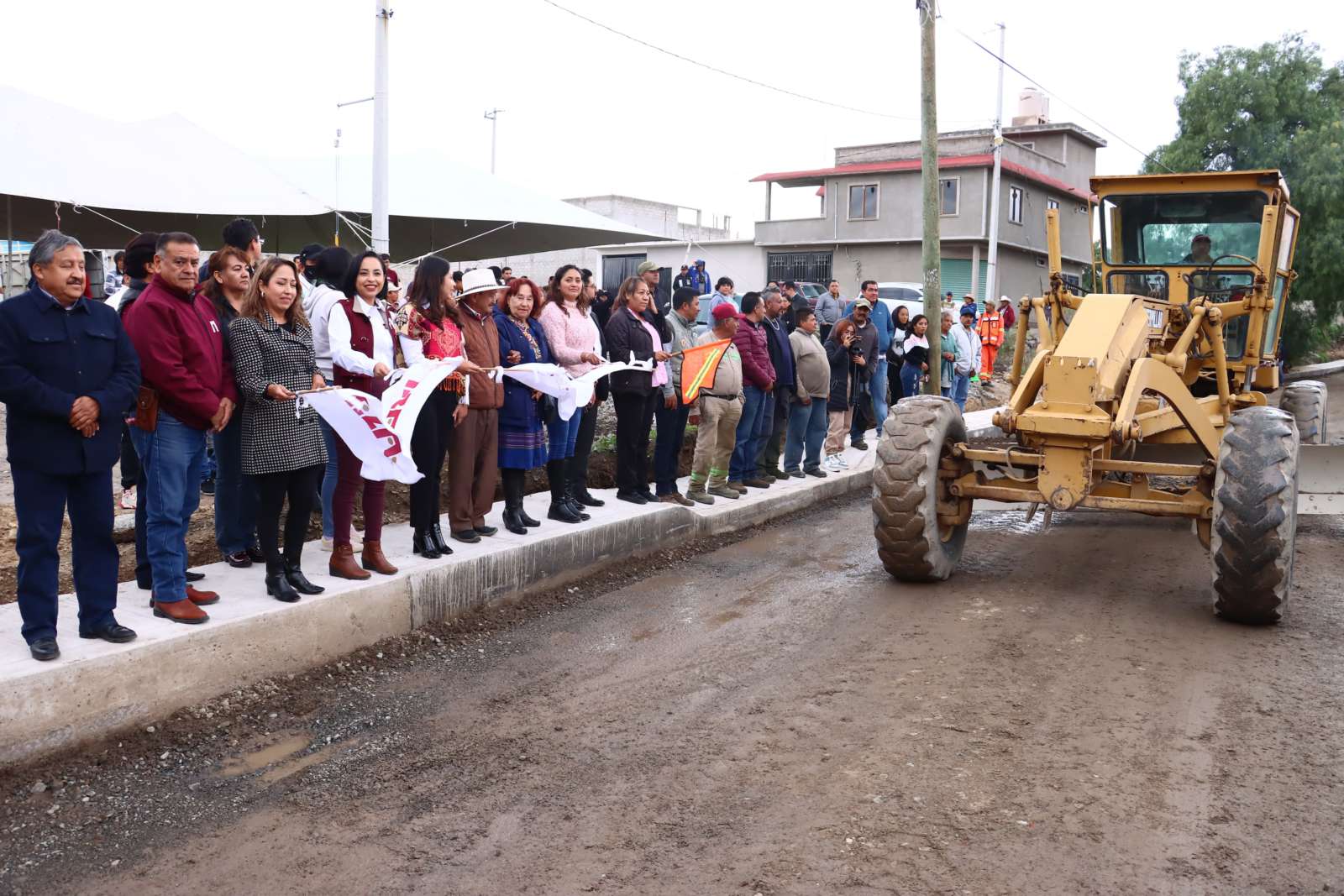 Susy Ángeles inauguró 3 obras de alumbrado público y dio banderazo a pavimentación en Huitzila