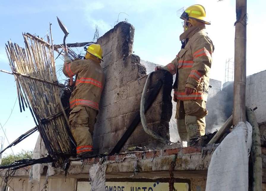 Mixquiahuala: incendio consume casa en colonia Morelos