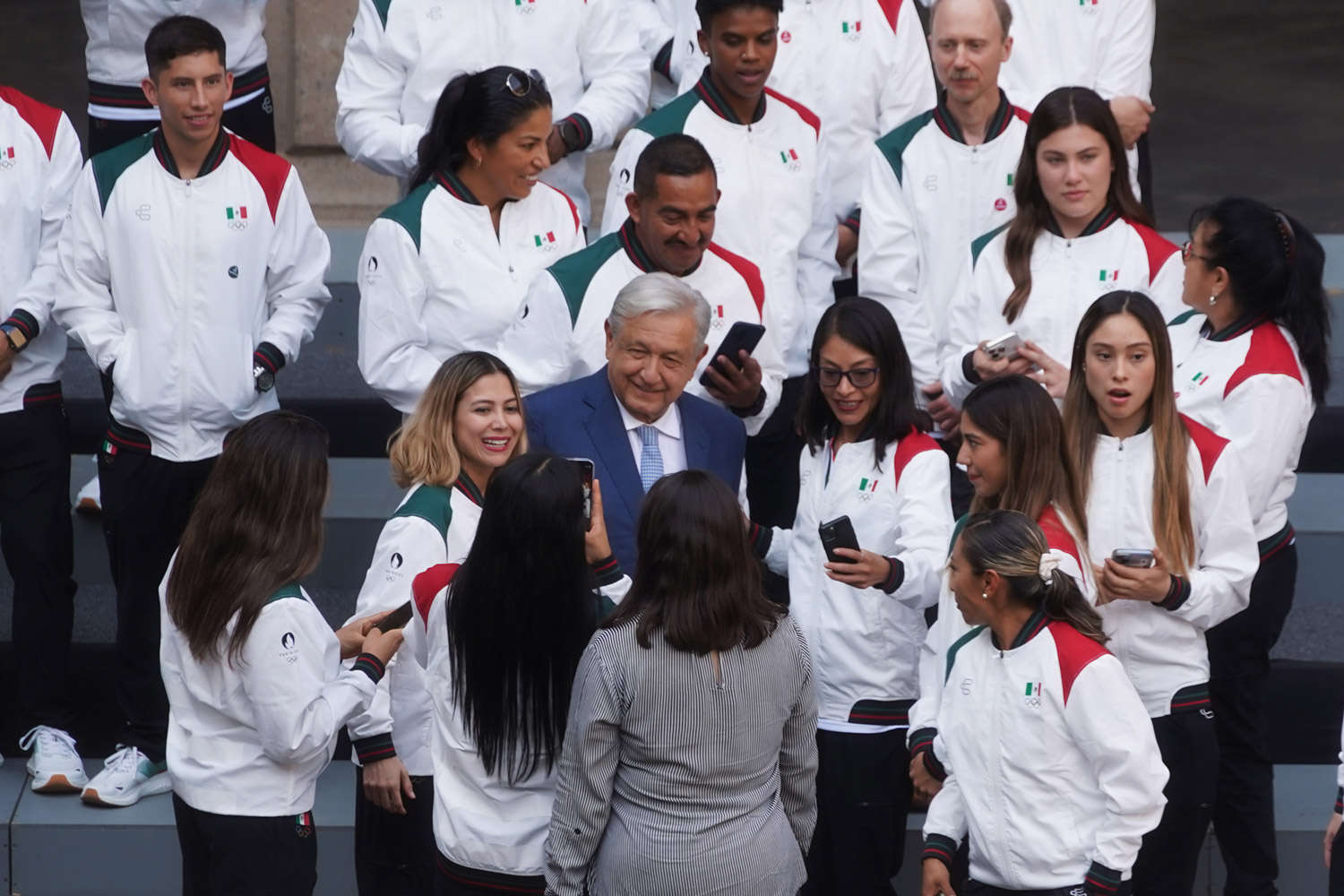 Confía AMLO que atletas mexicanos que participarán en JO París 2024 traigan medallas