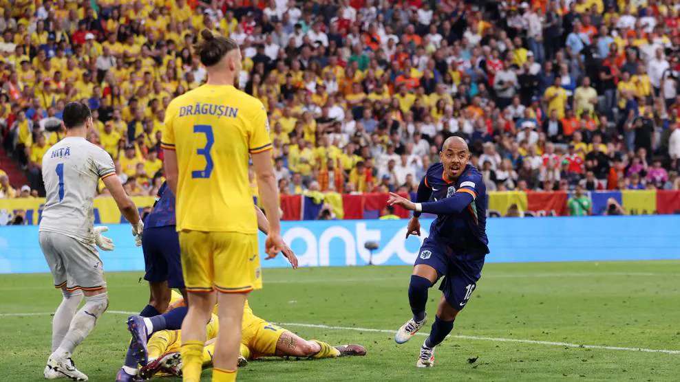 Países Bajos avanza a cuartos de la Eurocopa tras golear 3-0 a Rumania