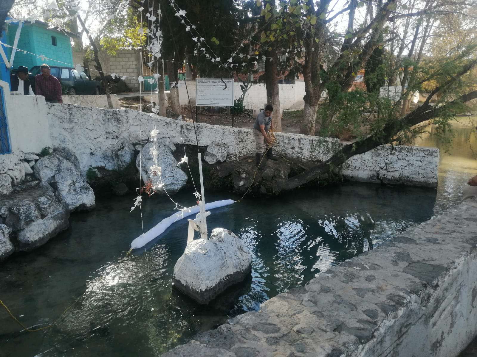 Cuautepec: Habitantes señalan que no se reparó daño a veneros por perforaciones de PEMEX