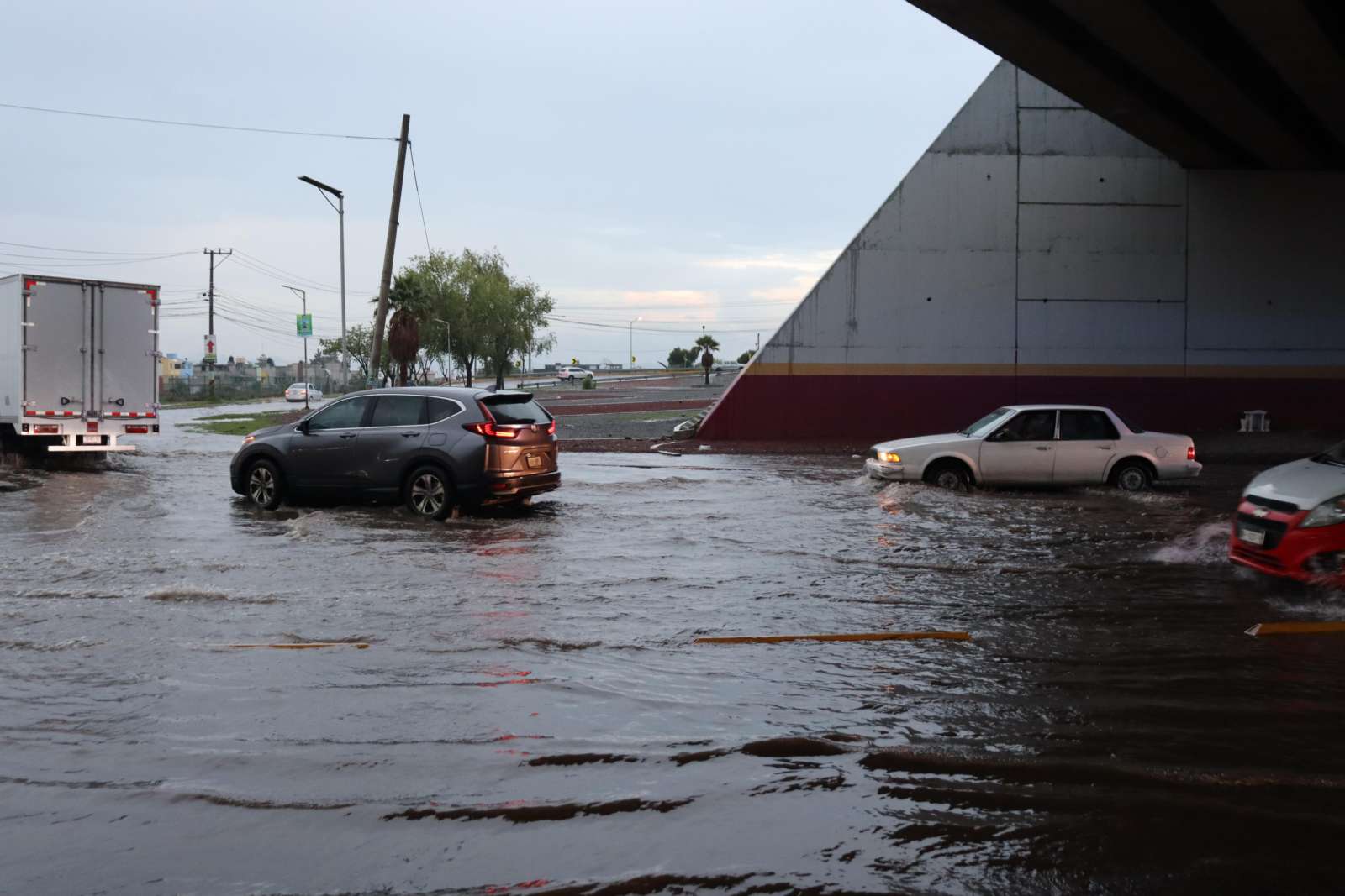 Lluvias en Pachuca: otra vez se inunda zona de Explanada