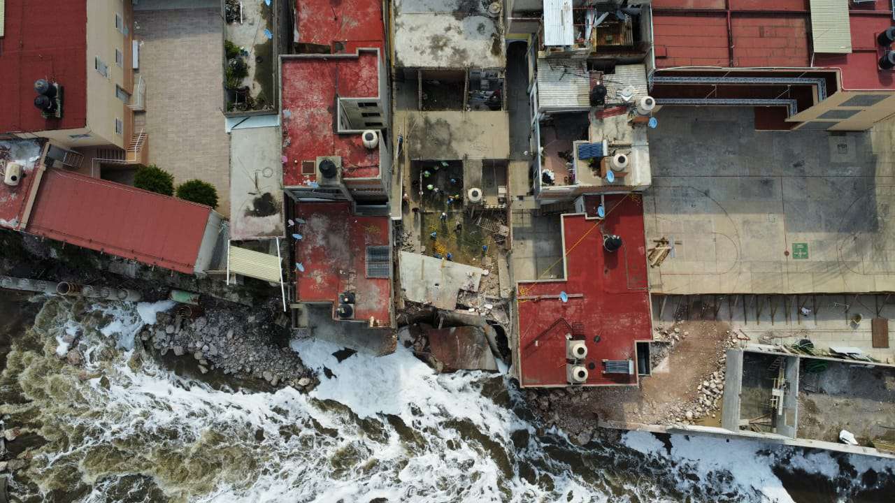 Conagua derribará casas afectadas por socavón en Río Tula