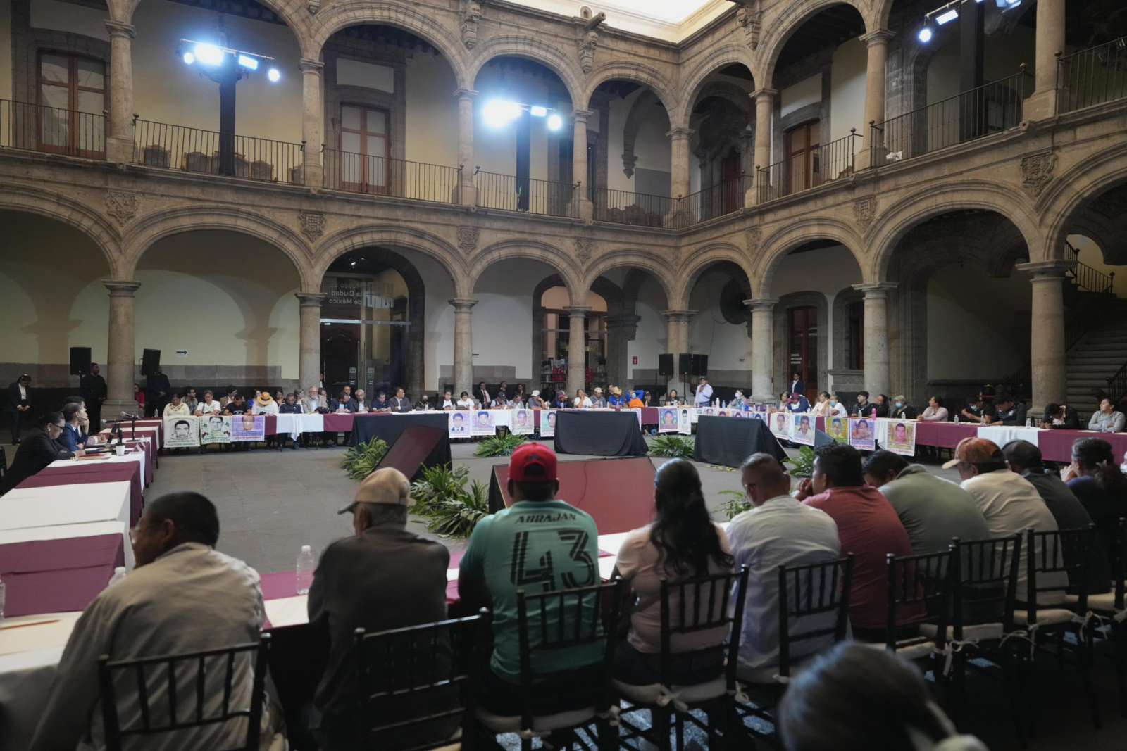 Llegar a la verdad del caso Ayotzinapa promete Sheinbaum a familiares