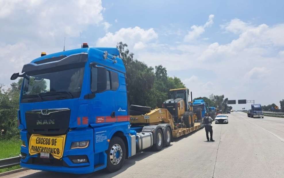 Localizan con vida a traileros secuestrados en autopista Arco Norte