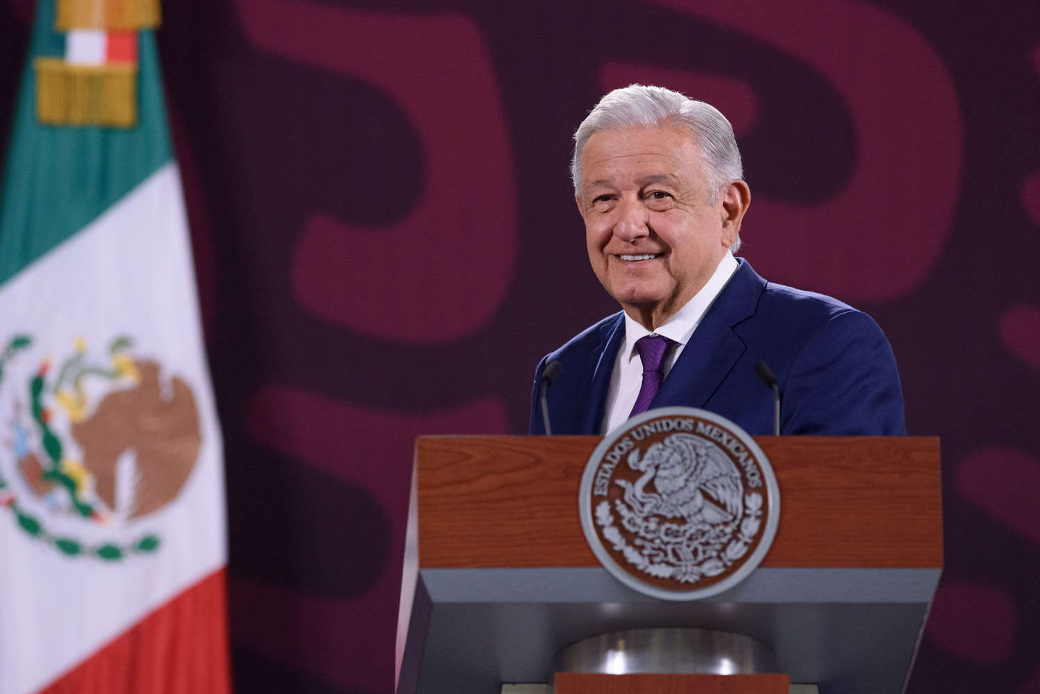 Banqueros, con utilidades récord por $272 mil millones en 2023: AMLO