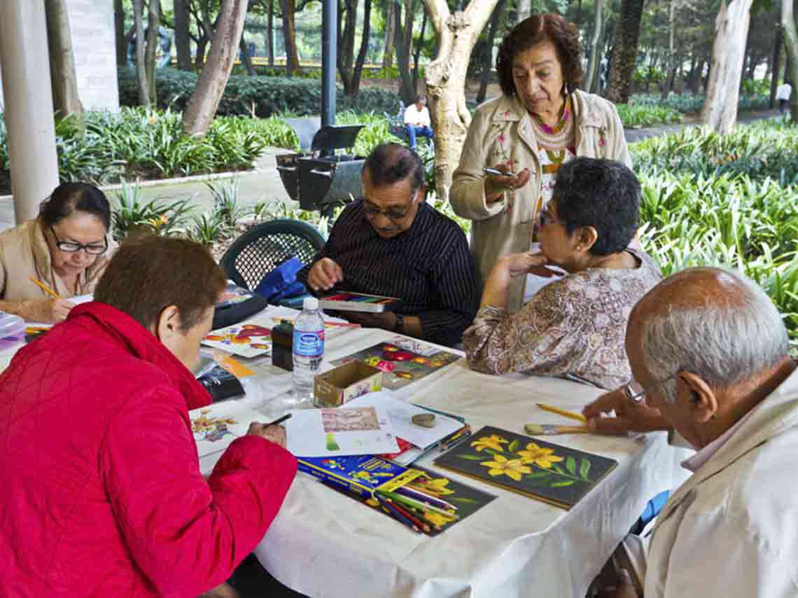 Fortalecen vínculos con adultos mayores, a través de actividades recreativas