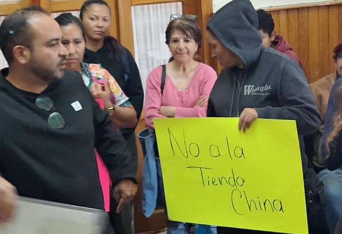 Comerciantes de Huichapan protestan contra la llegada de tiendas chinas