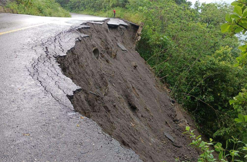 Tlanchinol: lluvia provoca deslave en la México-Tampico