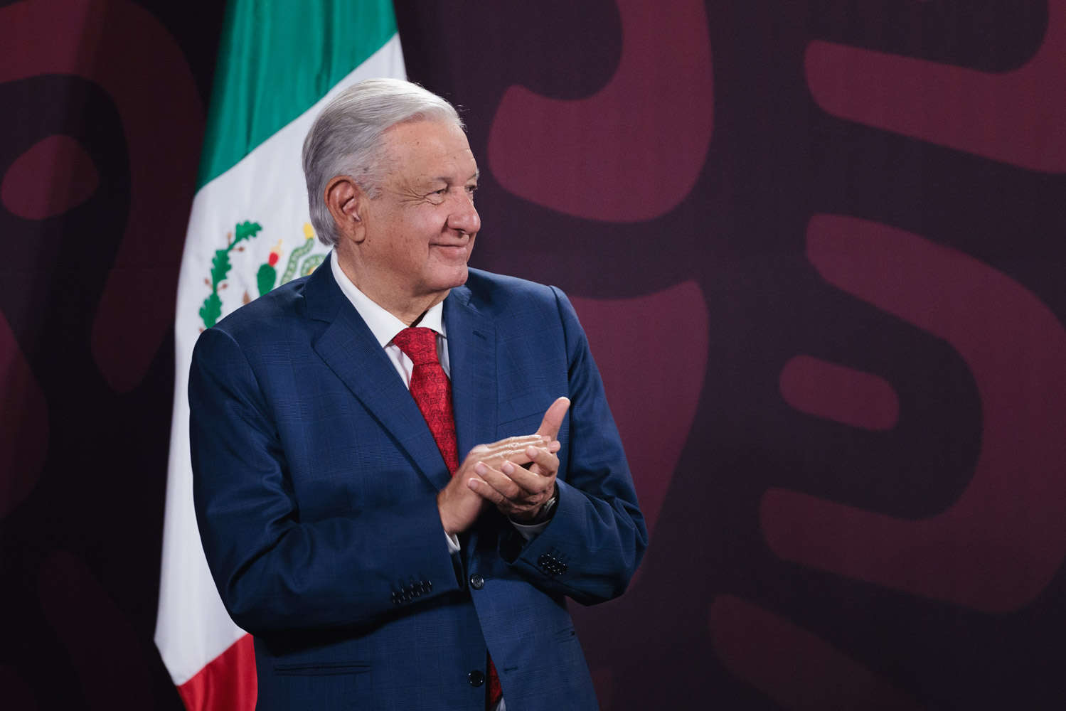 A las 18 horas AMLO abandona Palacio Nacional