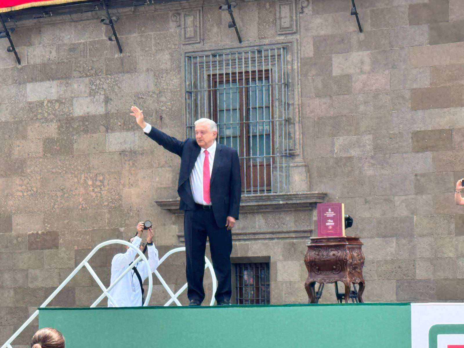 AMLO somete a votación en el Zócalo la elección popular de jueces, magistrados y ministros