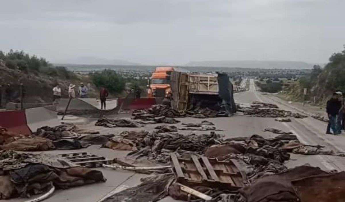 Autopista Arco Norte: vuelca tráiler en dirección a Puebla