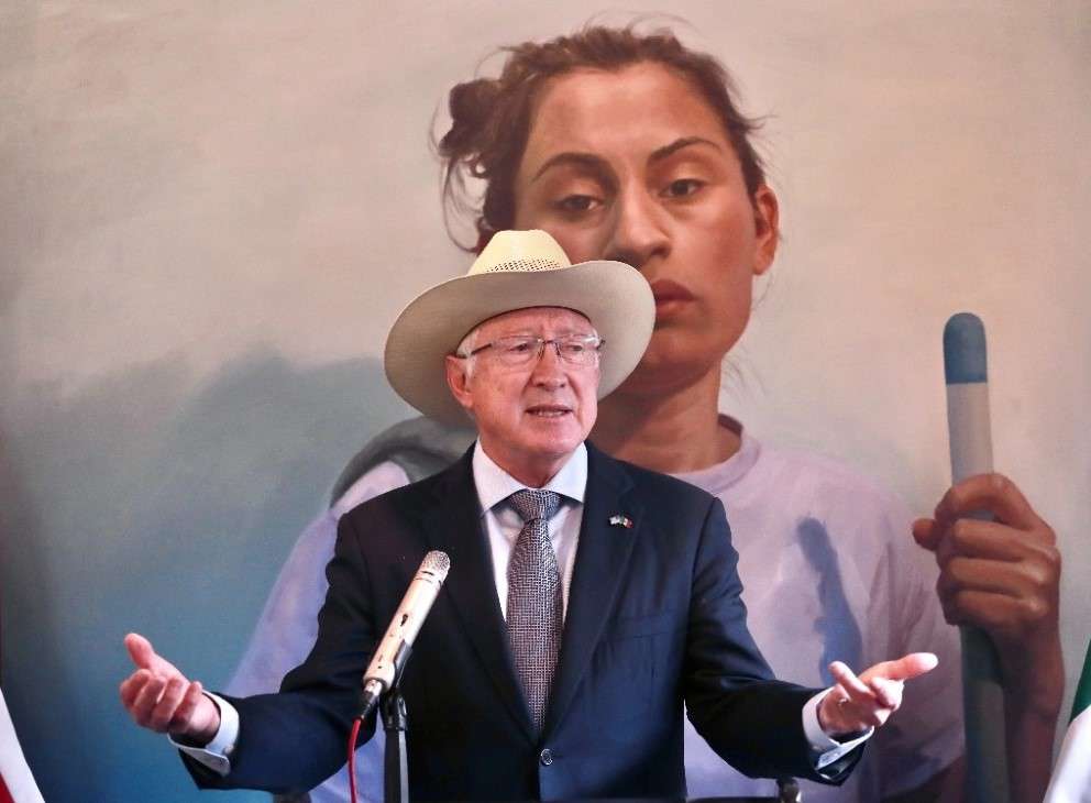 Ken Salazar a AMLO: EU no es culpable de violencia en Sinaloa