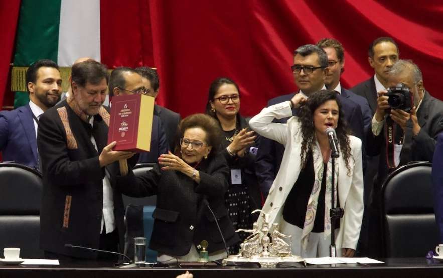 Entrega gobernación sexto Informe en el Congreso, ignorando a oposición