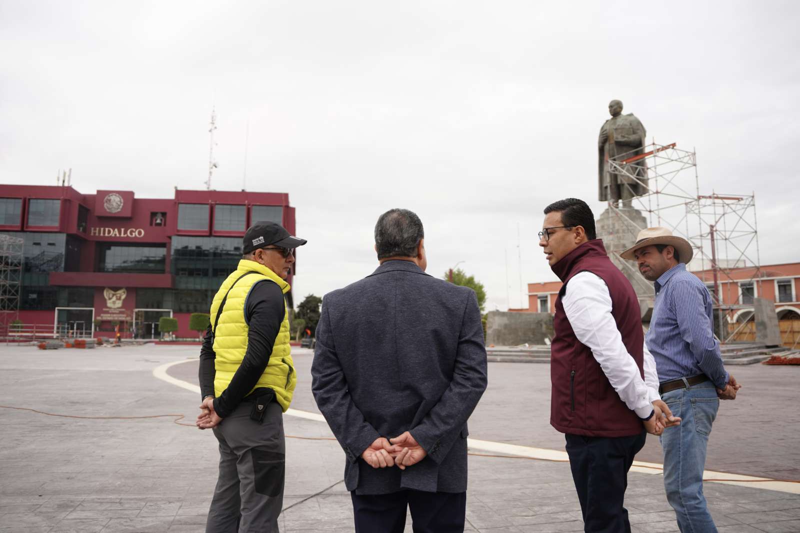 Supervisan avances en la remodelación de la Plaza Juárez