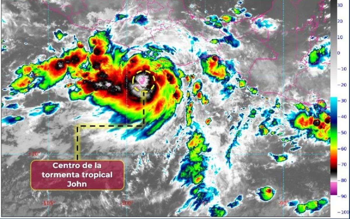 Pide AMLO extremar precauciones ante impacto de John