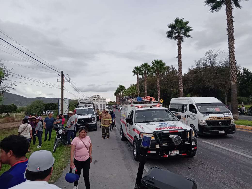 Accidente en Ixmiquilpan: aparatosa volcadura deja dos lesionados