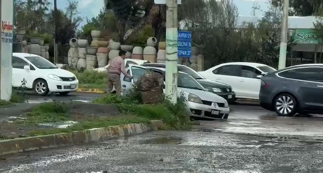 Inundaciones y baches afectan la movilidad en Pachuca