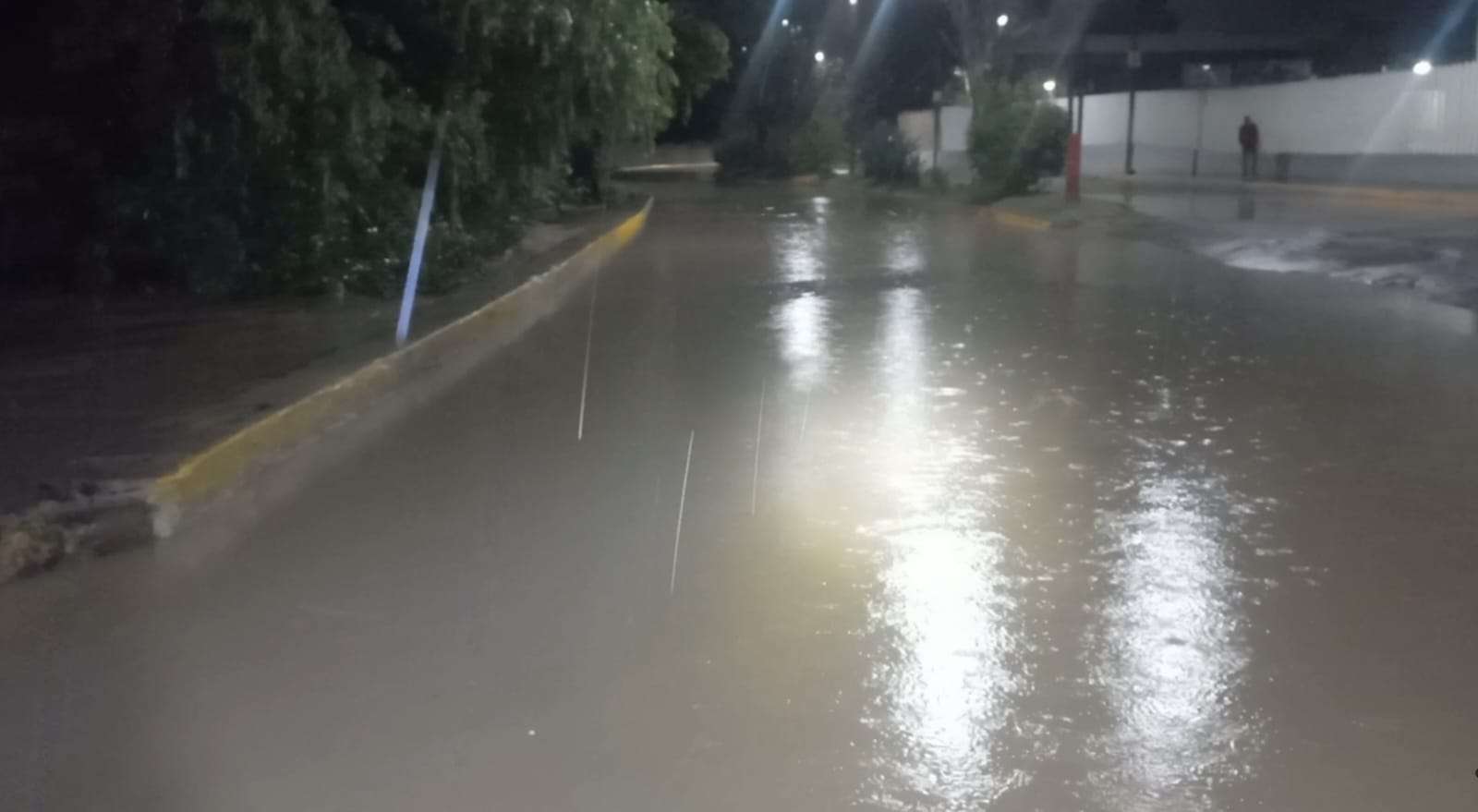 ¡De nuevo! Se desborda río en Tepeji