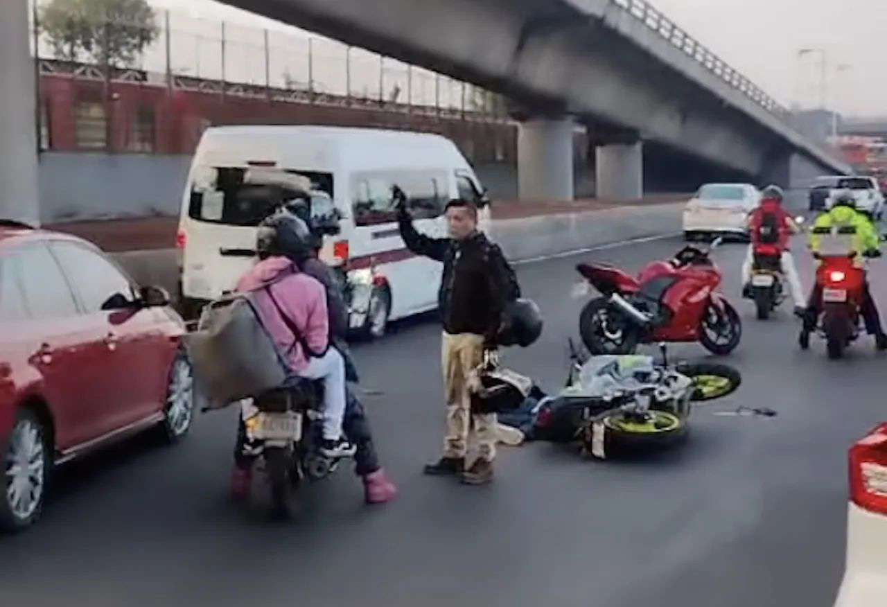 Autopista México-Pachuca: muere motociclista arrollado