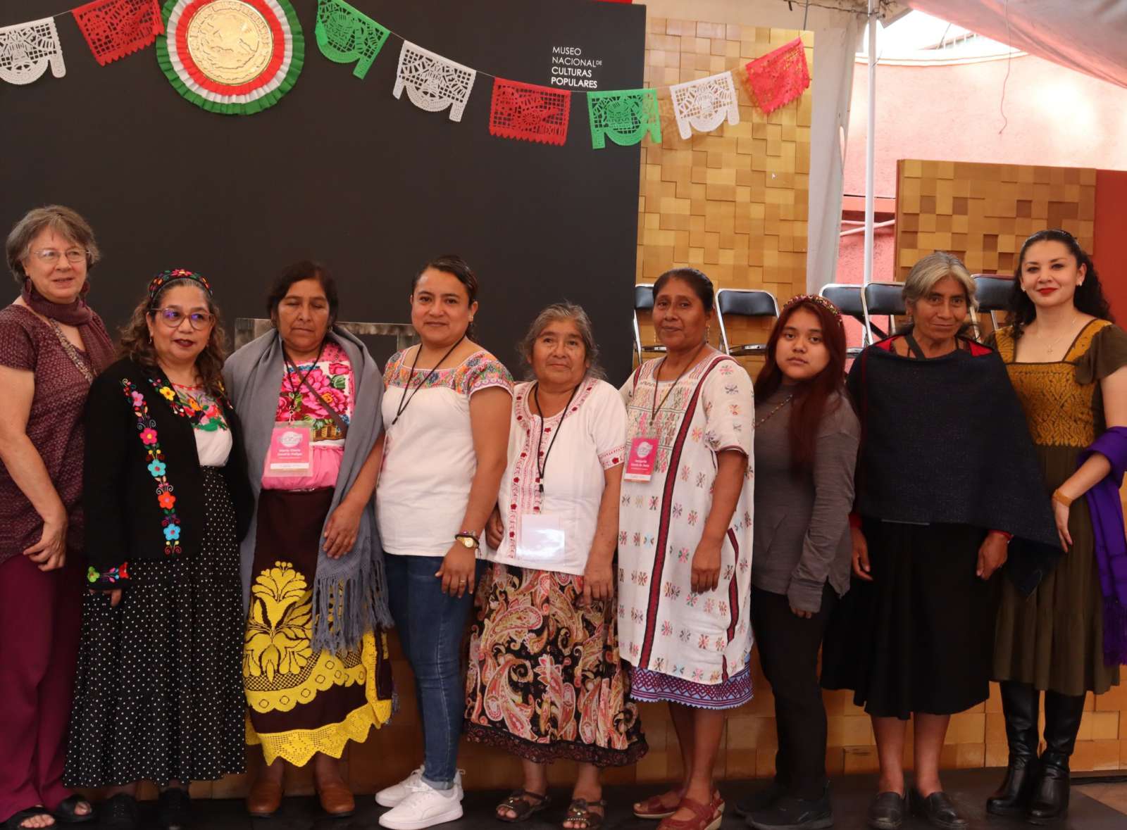 Ella es Lucrecia Hernández, la tejedora hidalguense que participa en feria nacional