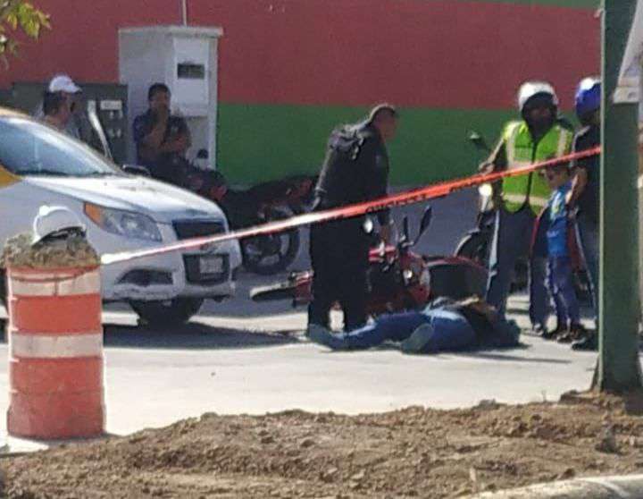 Protección Civil tarda en auxiliar a motociclista accidentado en Tizayuca