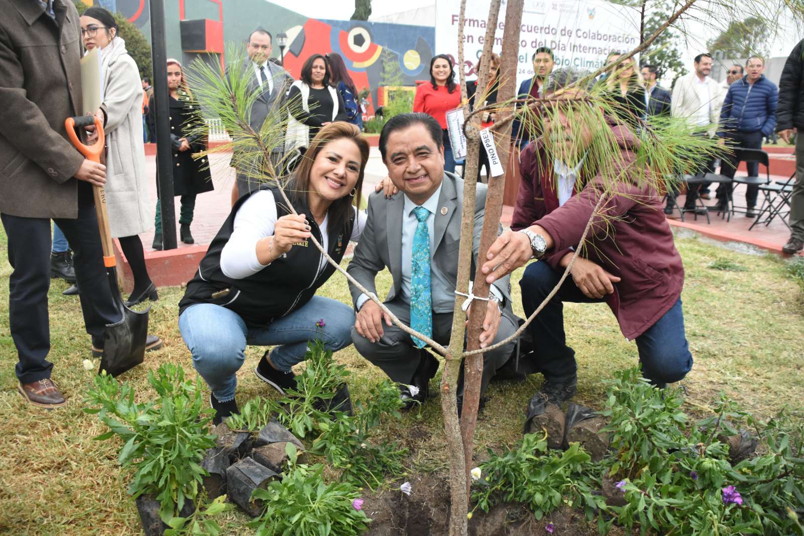 Semarnath dona árboles al Congreso del Hidalgo