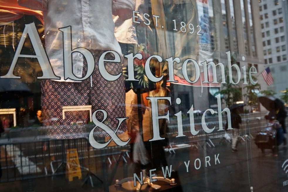 Detienen a exjefe de la cadena de ropa Abercrombie, acusado de tráfico sexual