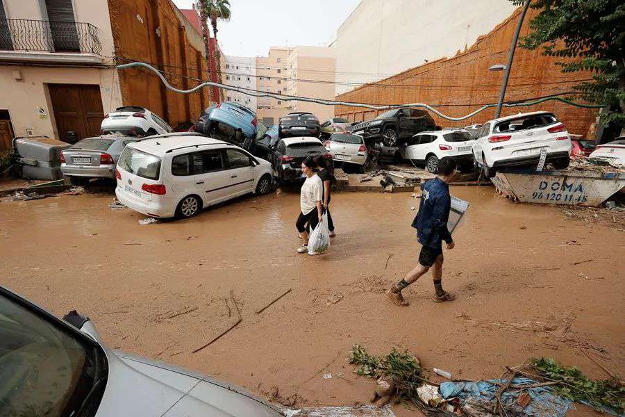 Lluvias torrenciales en España dejan saldo provisional de 64 muertos