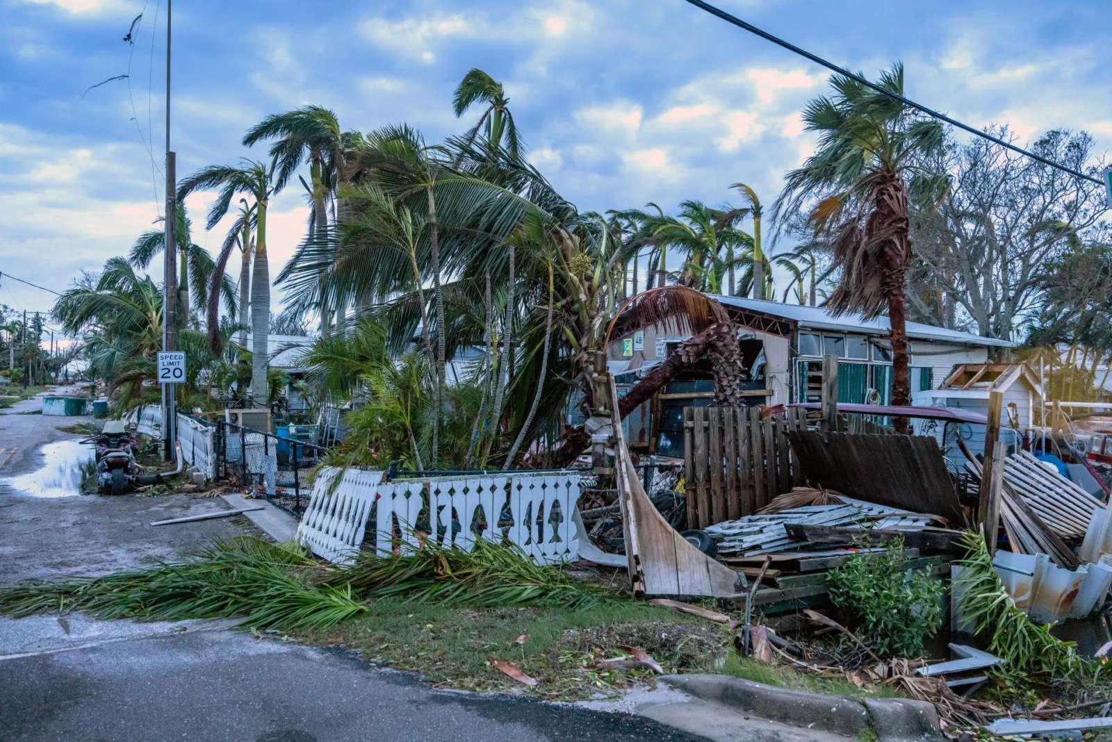 Aumentan a diez los muertos por los tornados y el huracán Milton en Florida